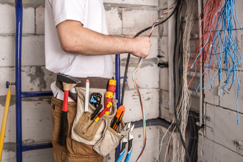 Common Wiring Mistakes Contractors Should Avoid in UAE Construction
